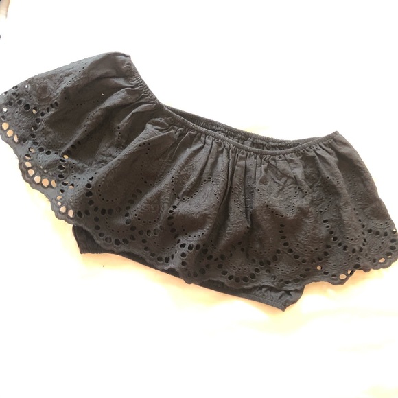 ‼️MOVING SALE‼️ Missguided broderie bardot crop top black eyelet - Picture 1 of 6